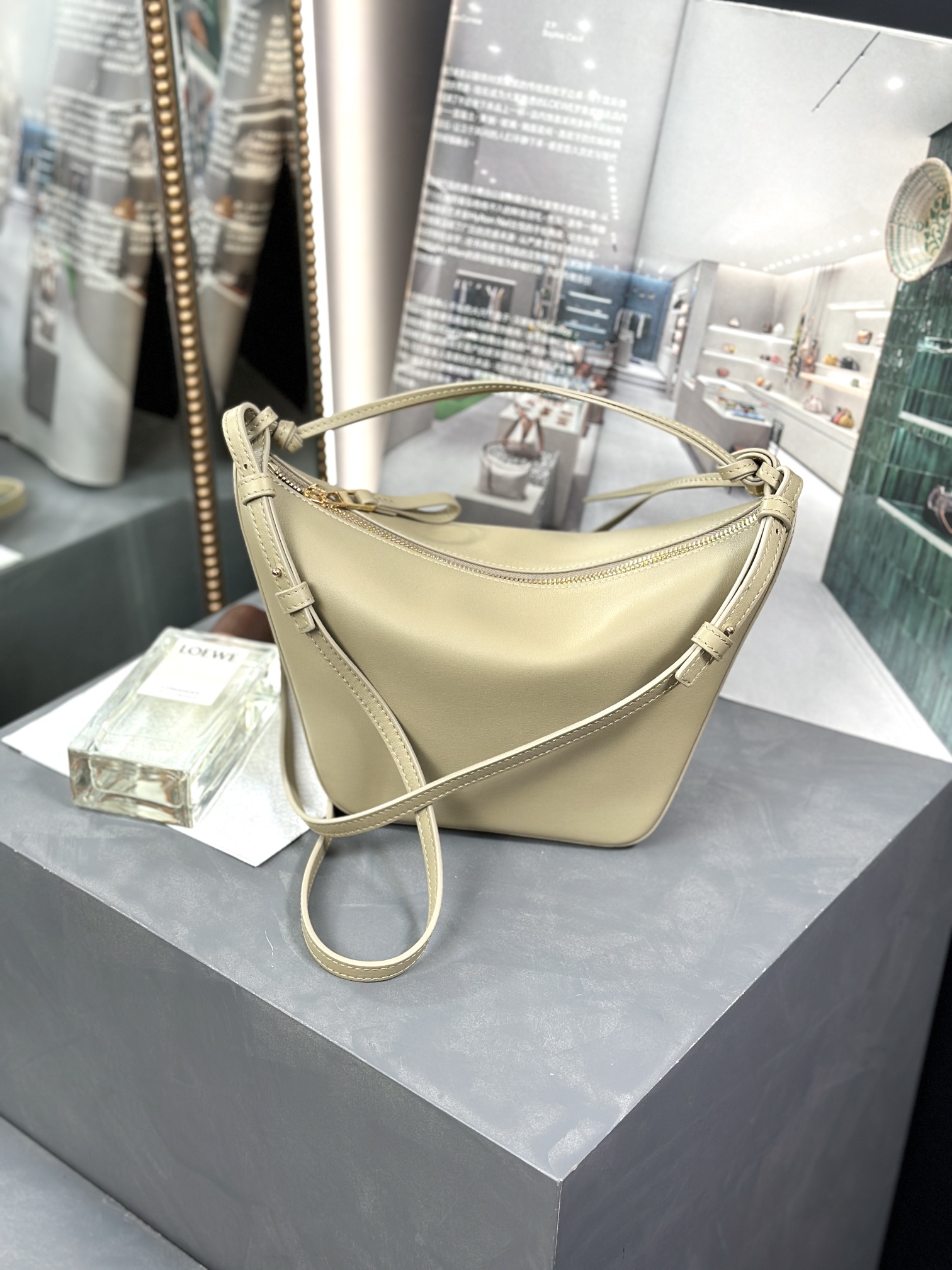 Handbags LOEWE   size:28-17-9.5 cm - vstockx