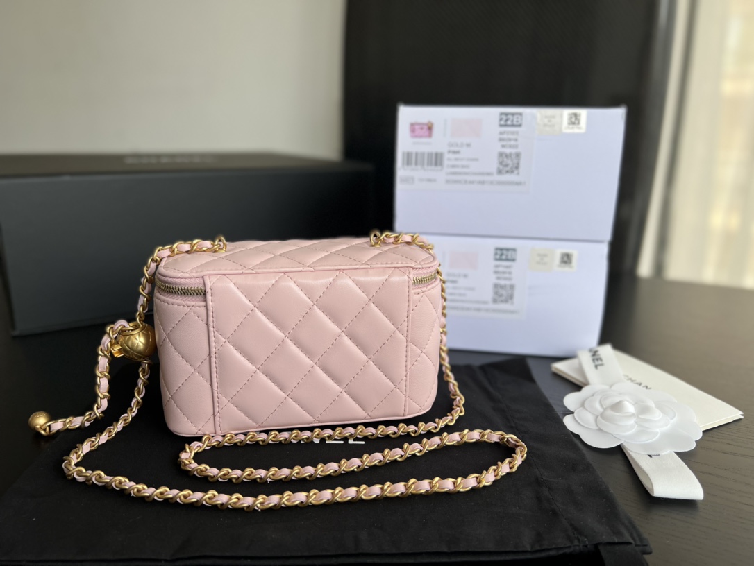Handbag Chanel AP2303 size 17cmx9.5cmx8 cm - vstockx