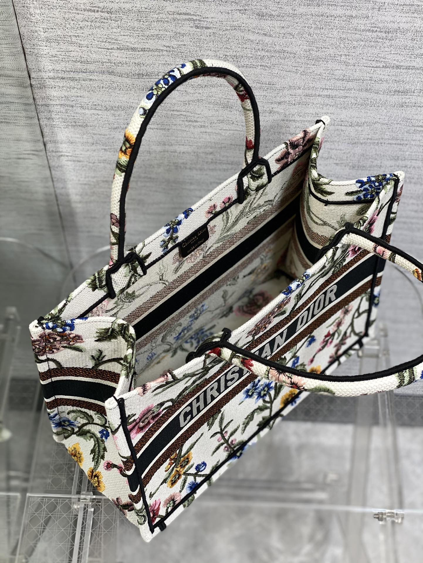 Handbag Dior size 36*18*28 cm - vstockx