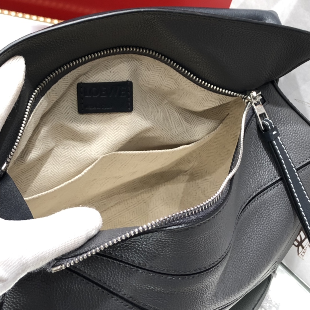 Handbags LOEWE Ykk size:29x18x12 cm - vstockx