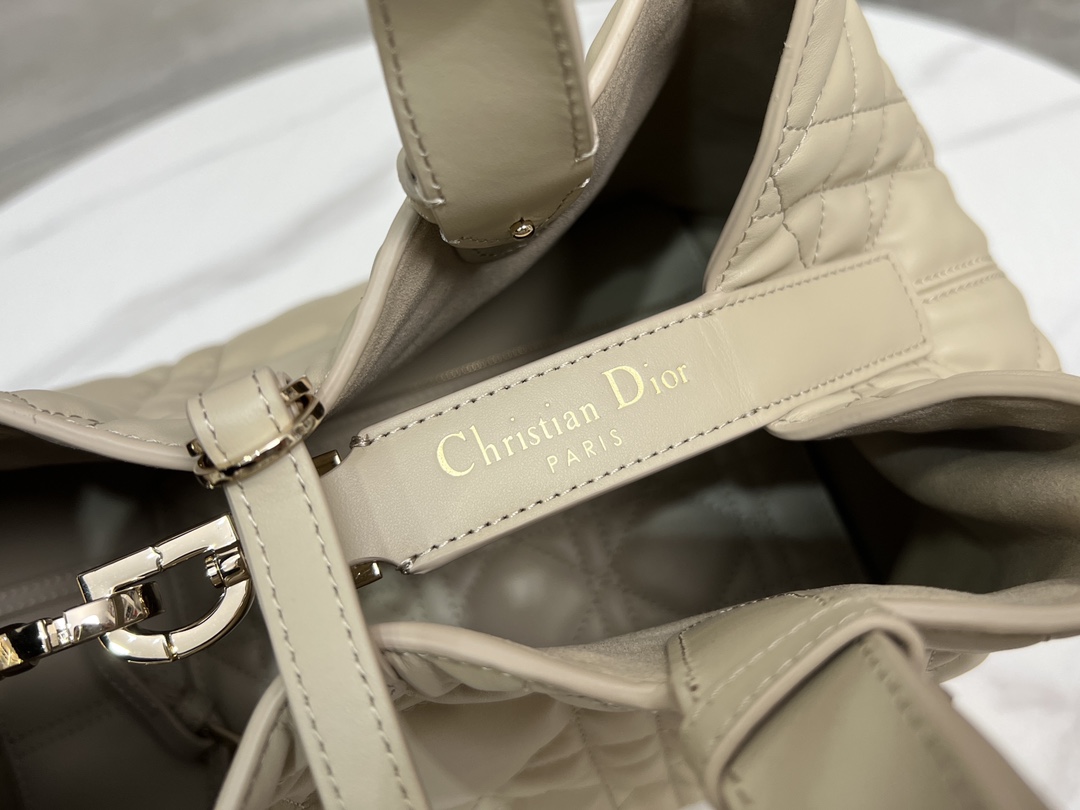 Handbags Dior 6231 size:28x19x21.5 cm - vstockx