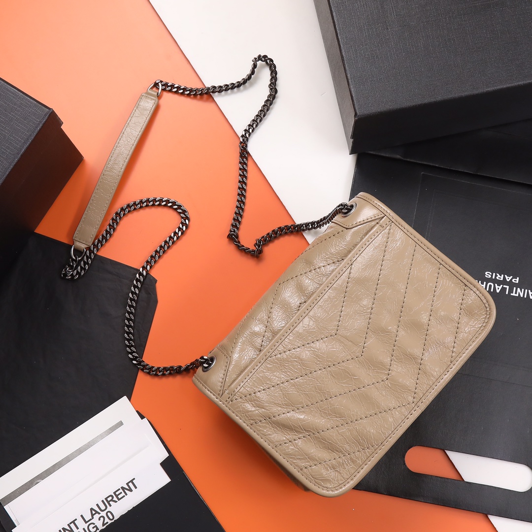 Handbags SAINT LAURENT 533037 size 22x16.5x12 cm - vstockx