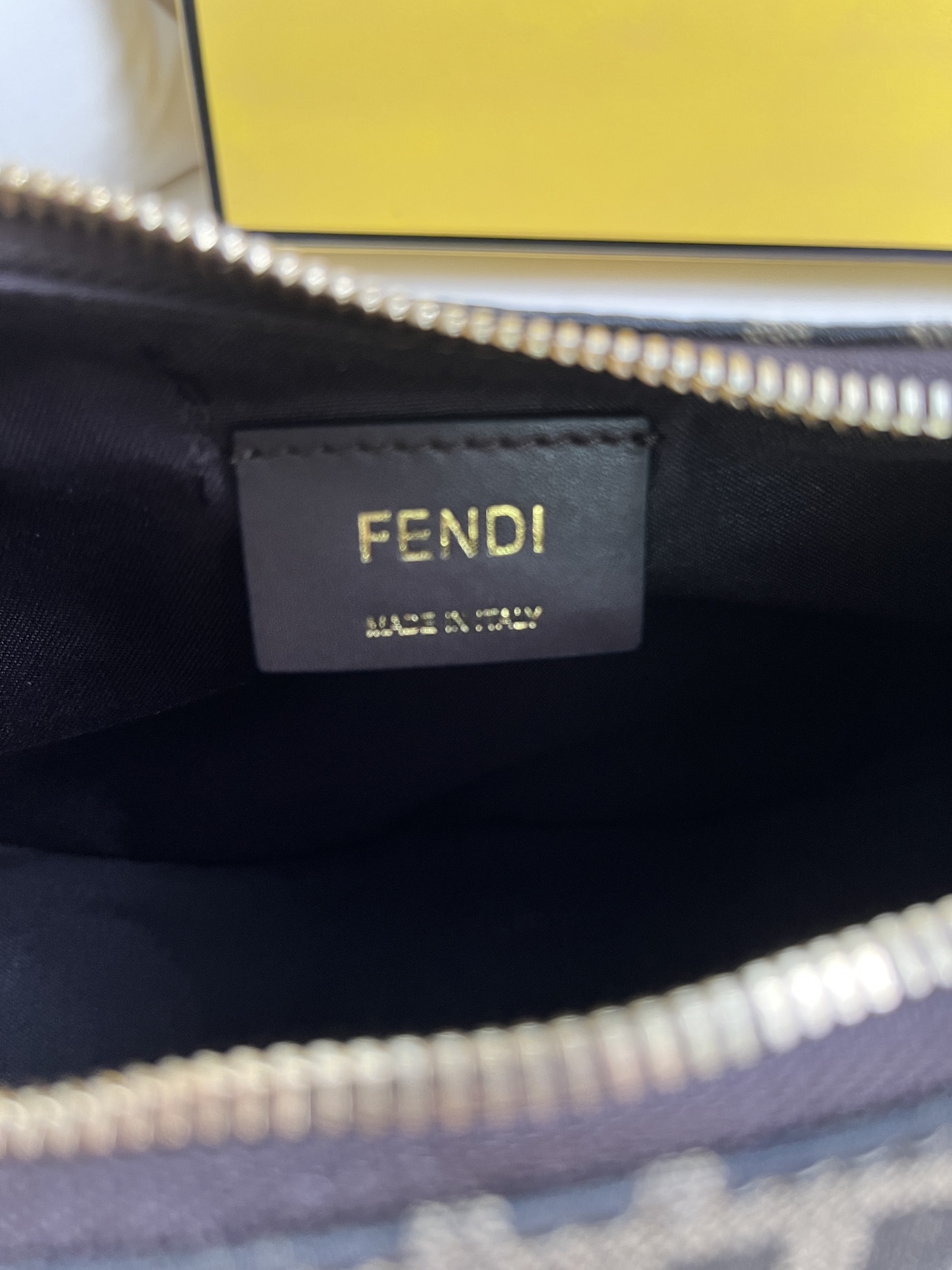 handbags FENDI 205 size:29*24.5*10cm - vstockx