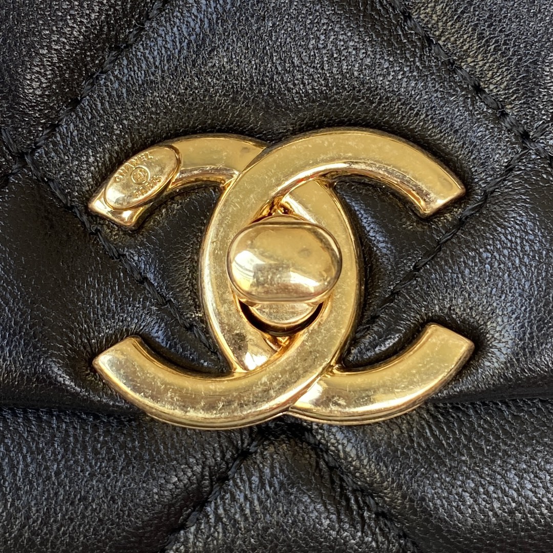 Handbag Chanel AS3366 size 20X9X13.5 Cm - vstockx