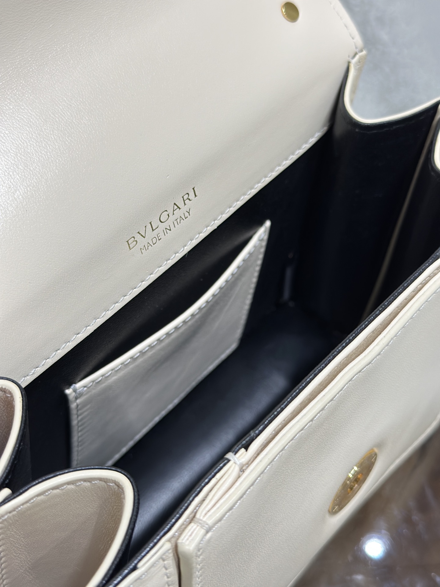 Handbags Bvlgari 290763 size:20*14*8 cm - vstockx