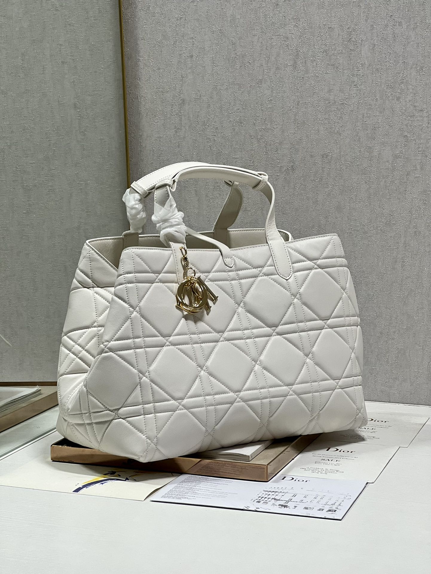Handbag Dior 1188 size 37  43  22 cm - vstockx