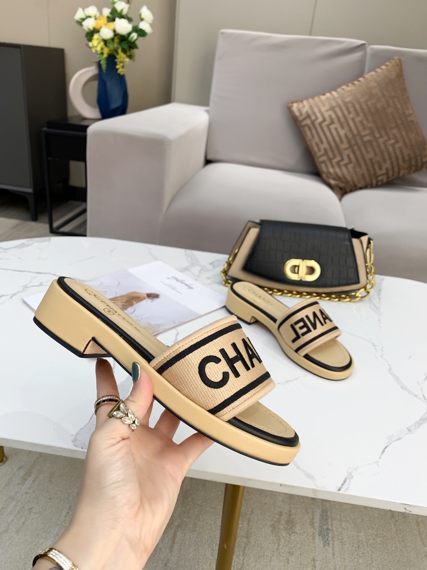Chanel Slides 18 - vstockx