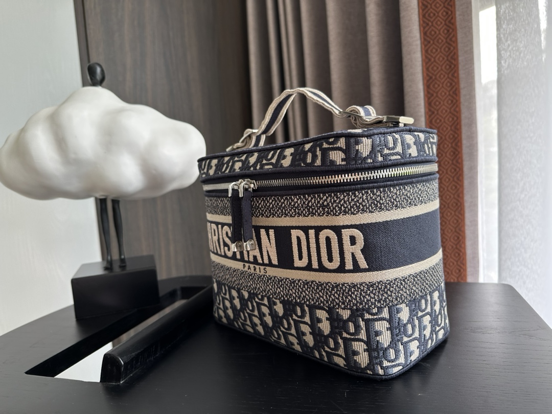 Handbags Dior Oblique size:25x 18x 8 cm - vstockx