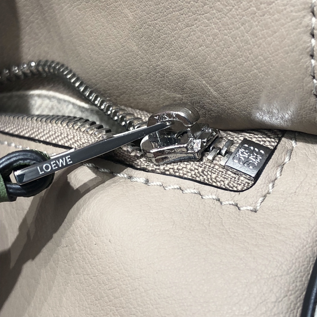 Handbags LOEWE Ykk size:29x18x12 cm - vstockx