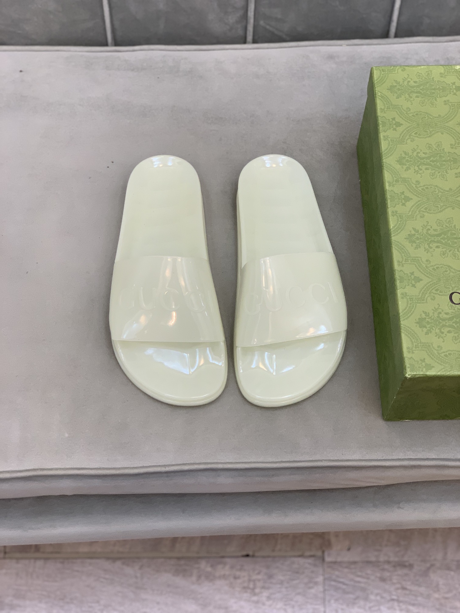 Gucci Slippers1 - vstockx