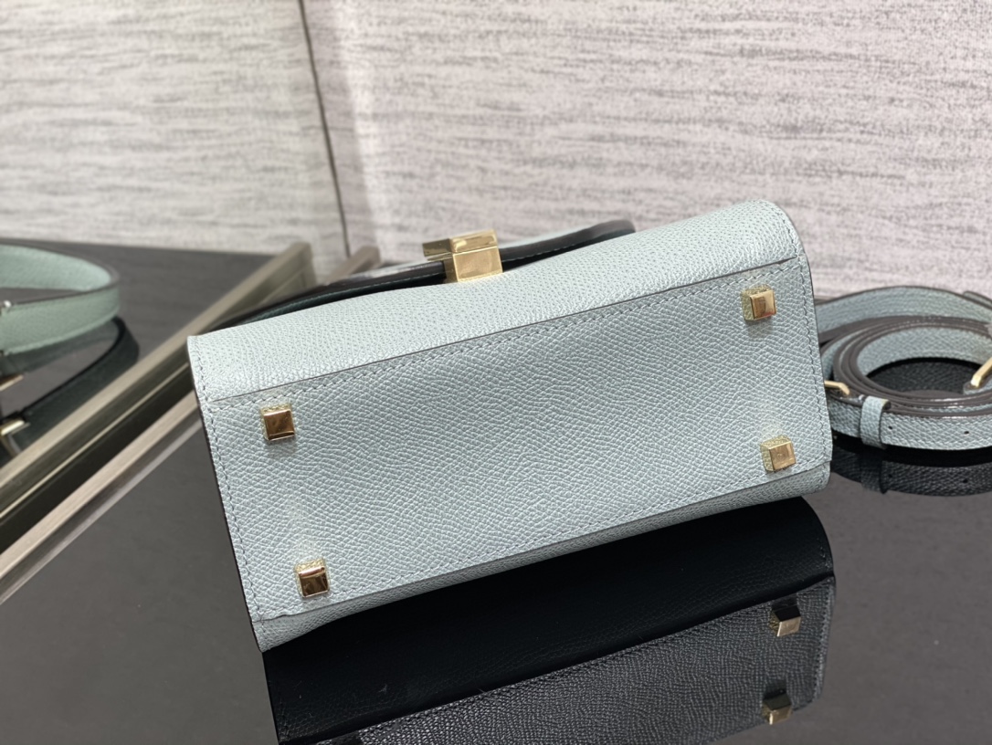 Handbag VALEXTRA size '**' - vstockx