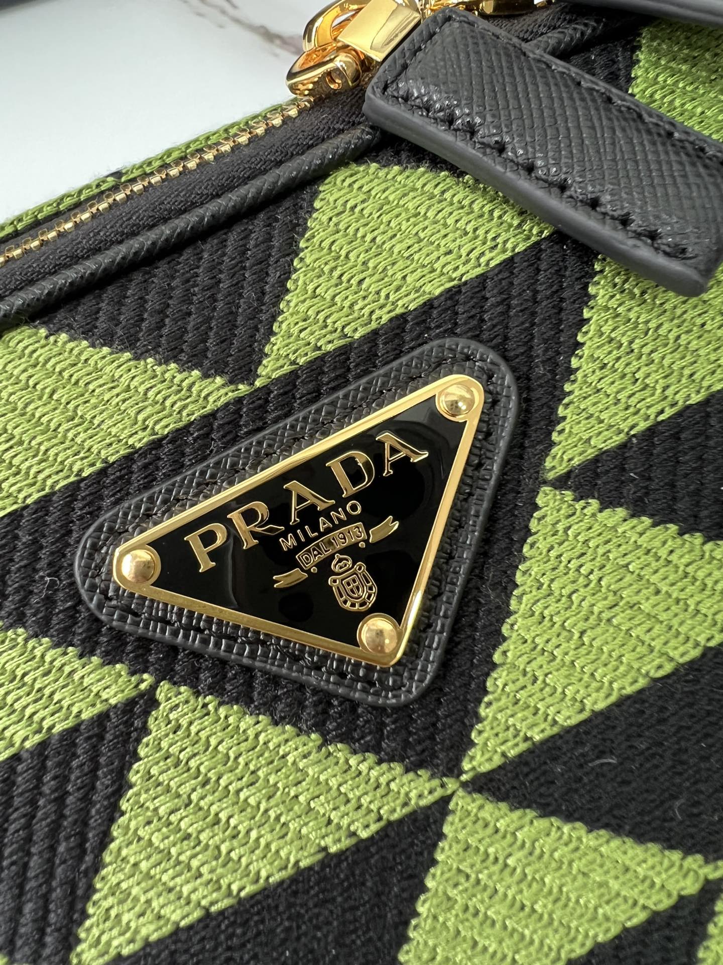 handbags prada 2VH069 22*16*6 - vstockx