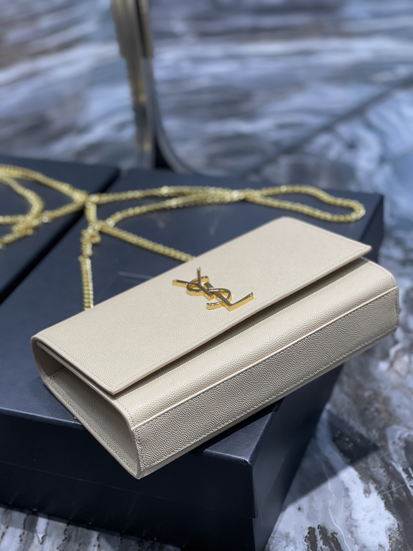 Handbags SAINT LAURENT 364021 size 24x14.5x5 cm - vstockx