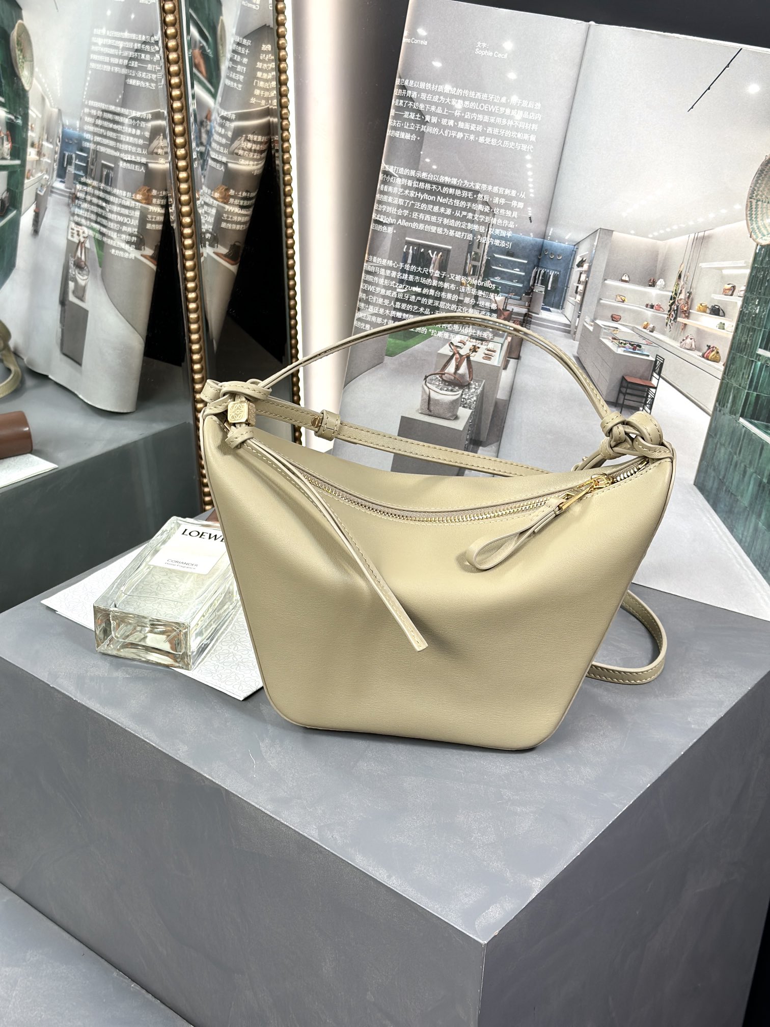 Handbags LOEWE   size:28-17-9.5 cm - vstockx