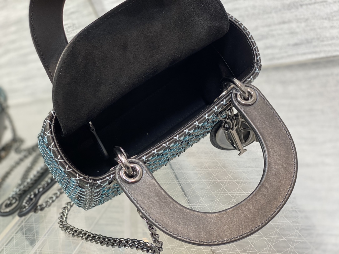 Handbag Dior size 17 cm - vstockx