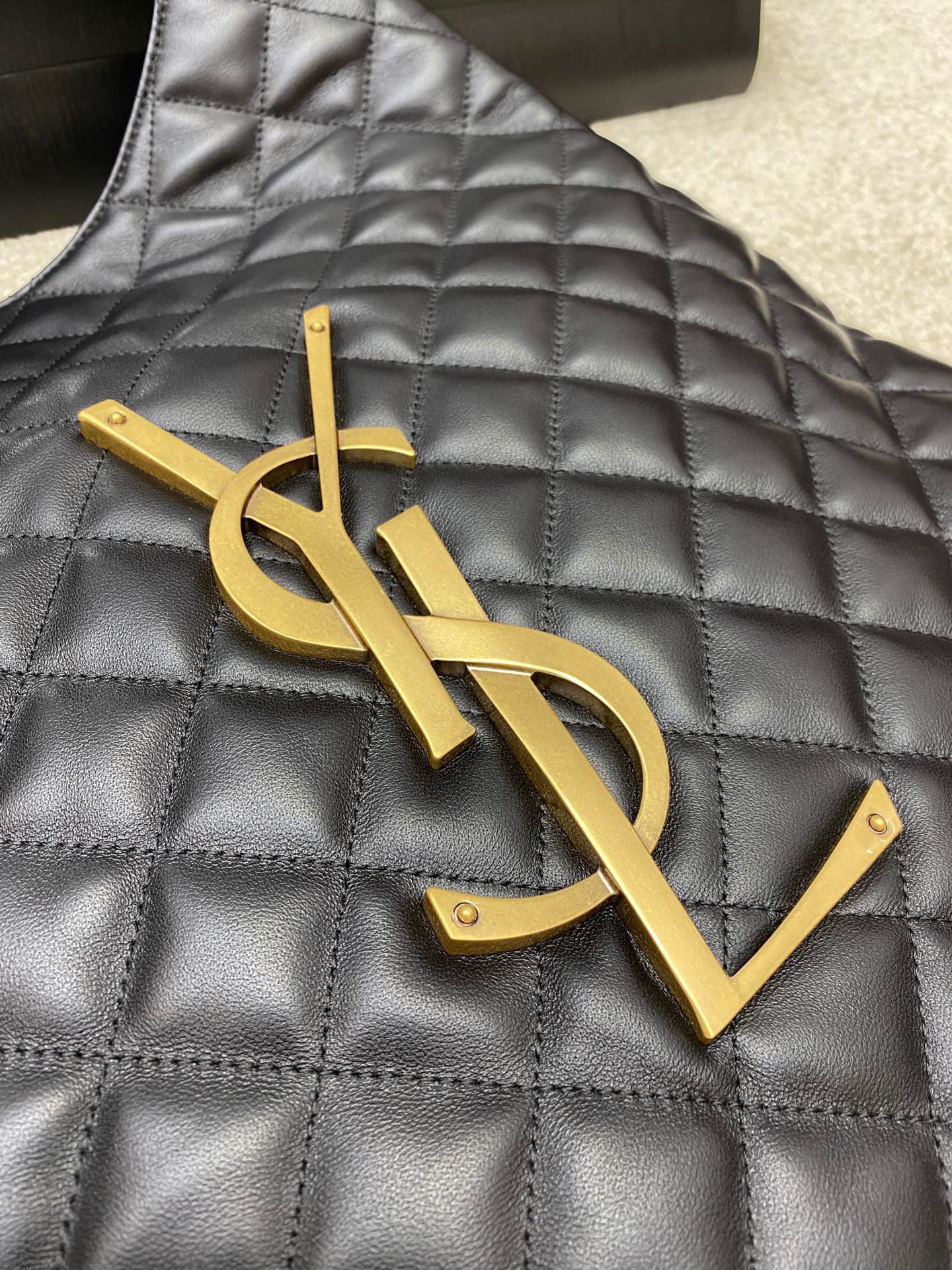 Handbags SAINT LAURENT 698652 size 52x36x8 cm - vstockx
