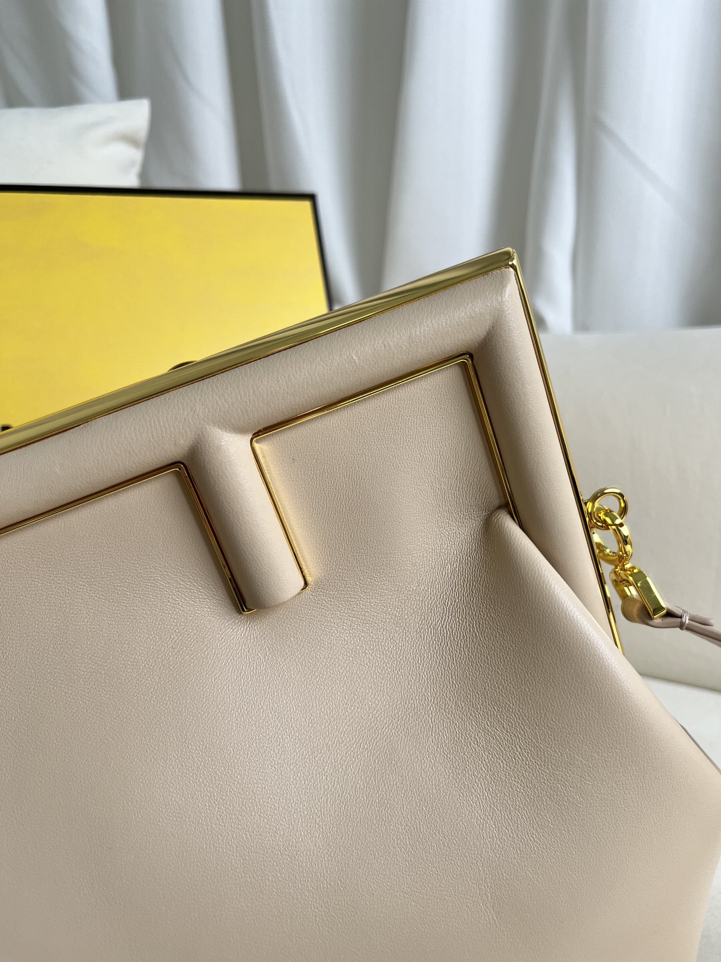 handbags FENDI 209 size:32.5*15*23.5cm - vstockx