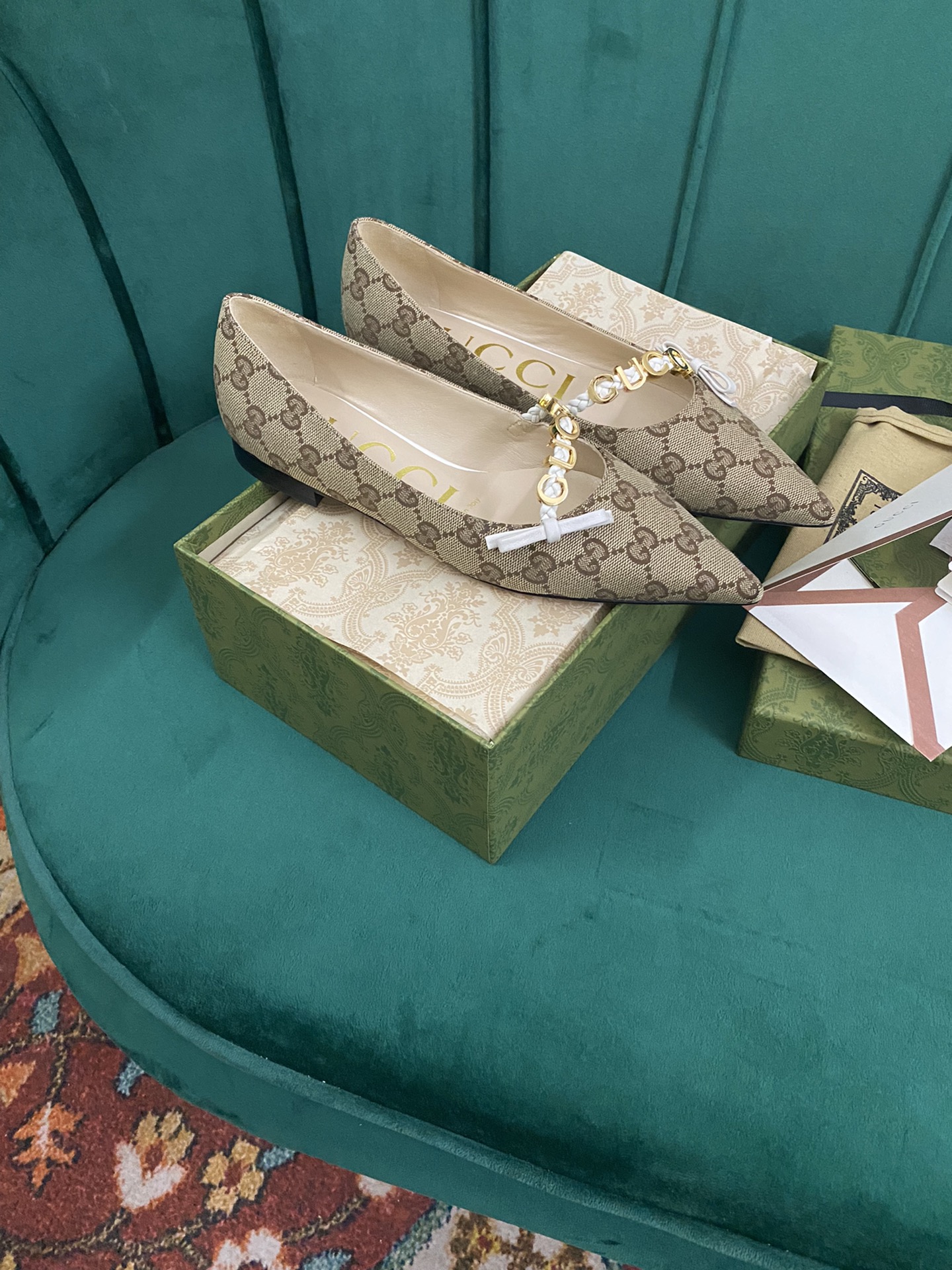 Gucci Women's pump with 'GUCCI' Women 10 - vstockx