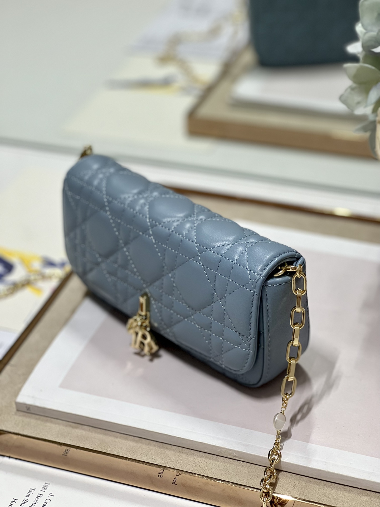 Handbag Dior 0977 size 18.5 x 10 x 4 cm - vstockx