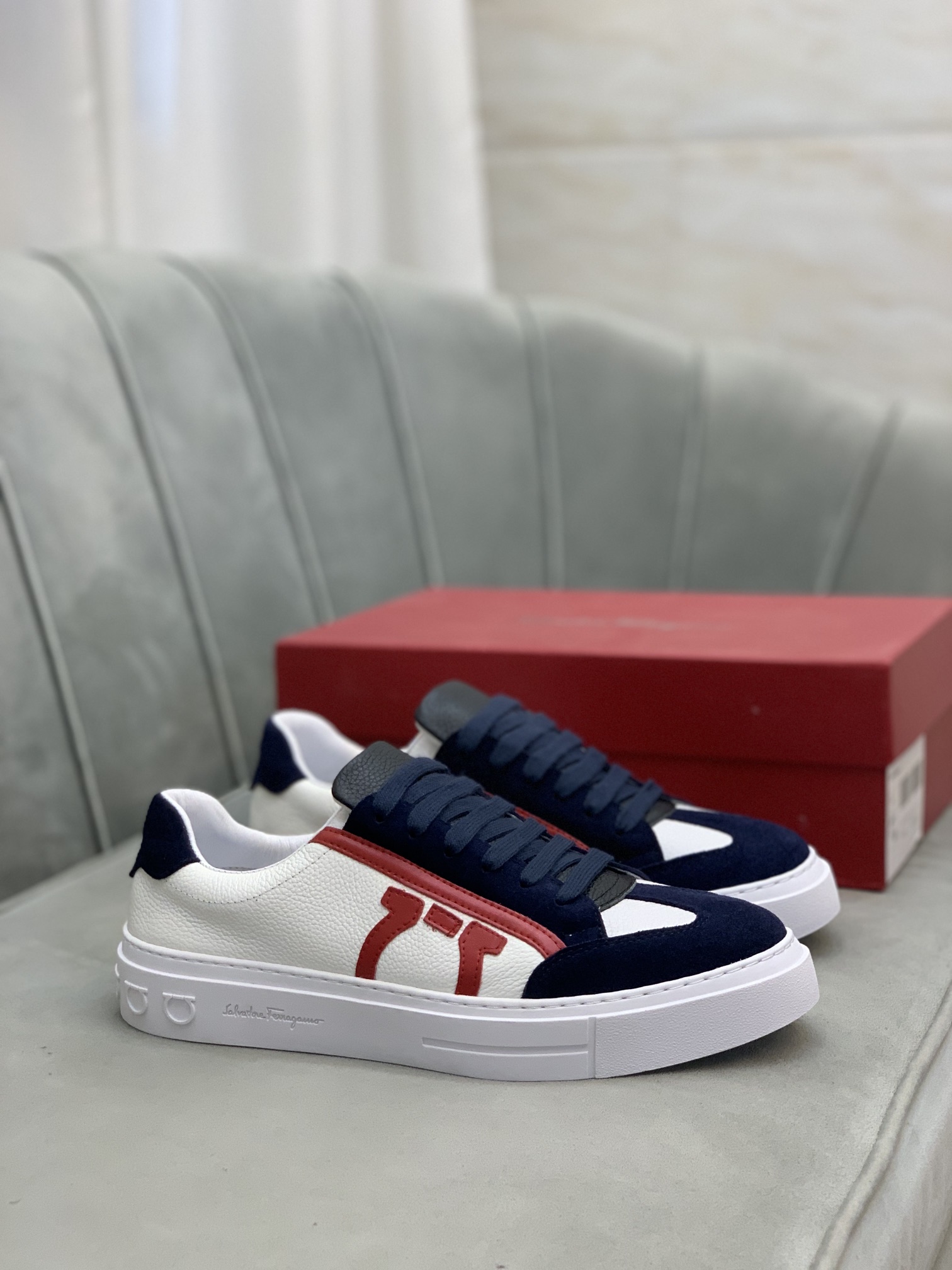 Salvatore Ferragamo Gancini Sneaker 15 - vstockx