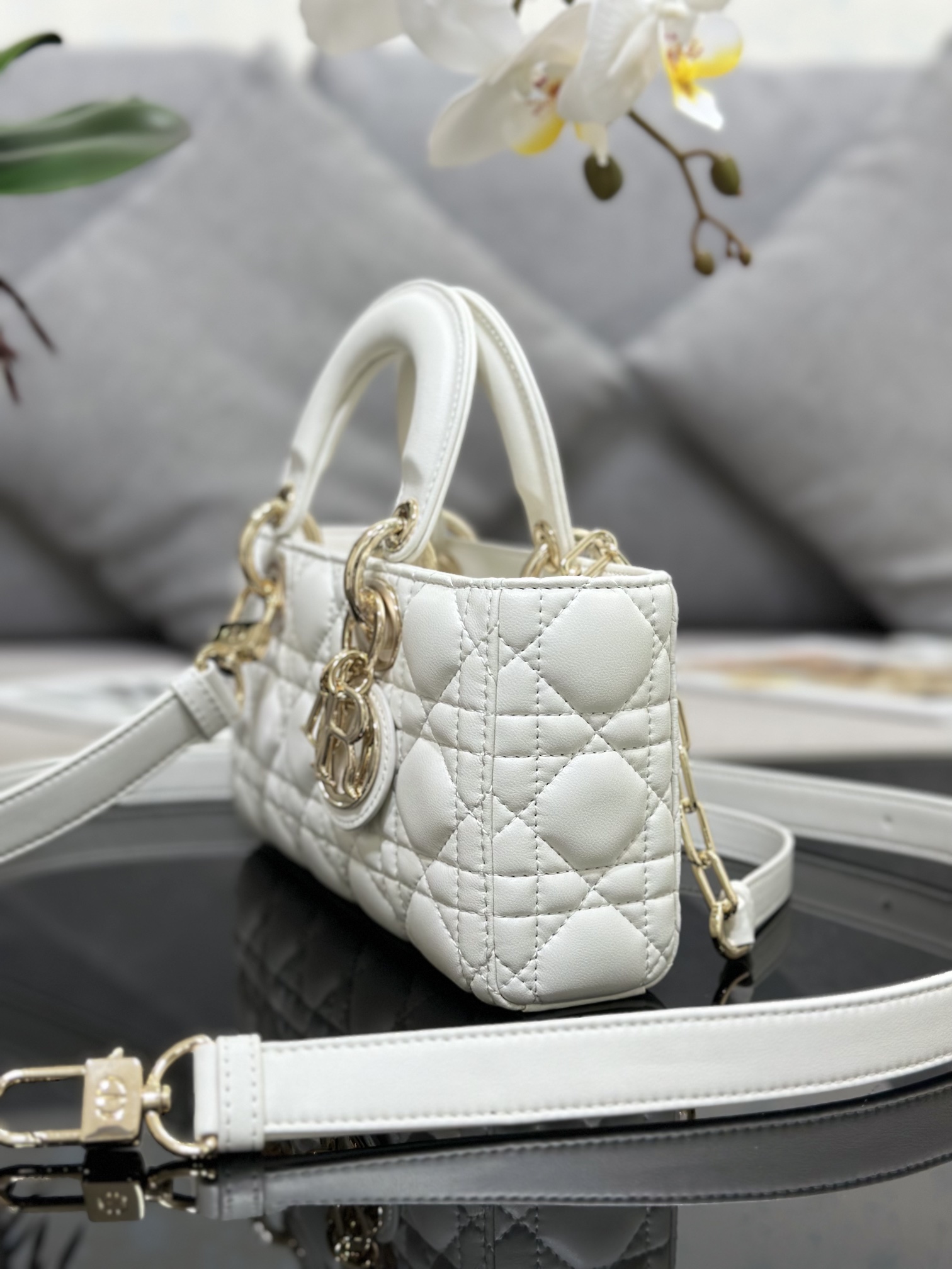 Handbag Dior M0613 size 22 x 12 x 6 cm - vstockx