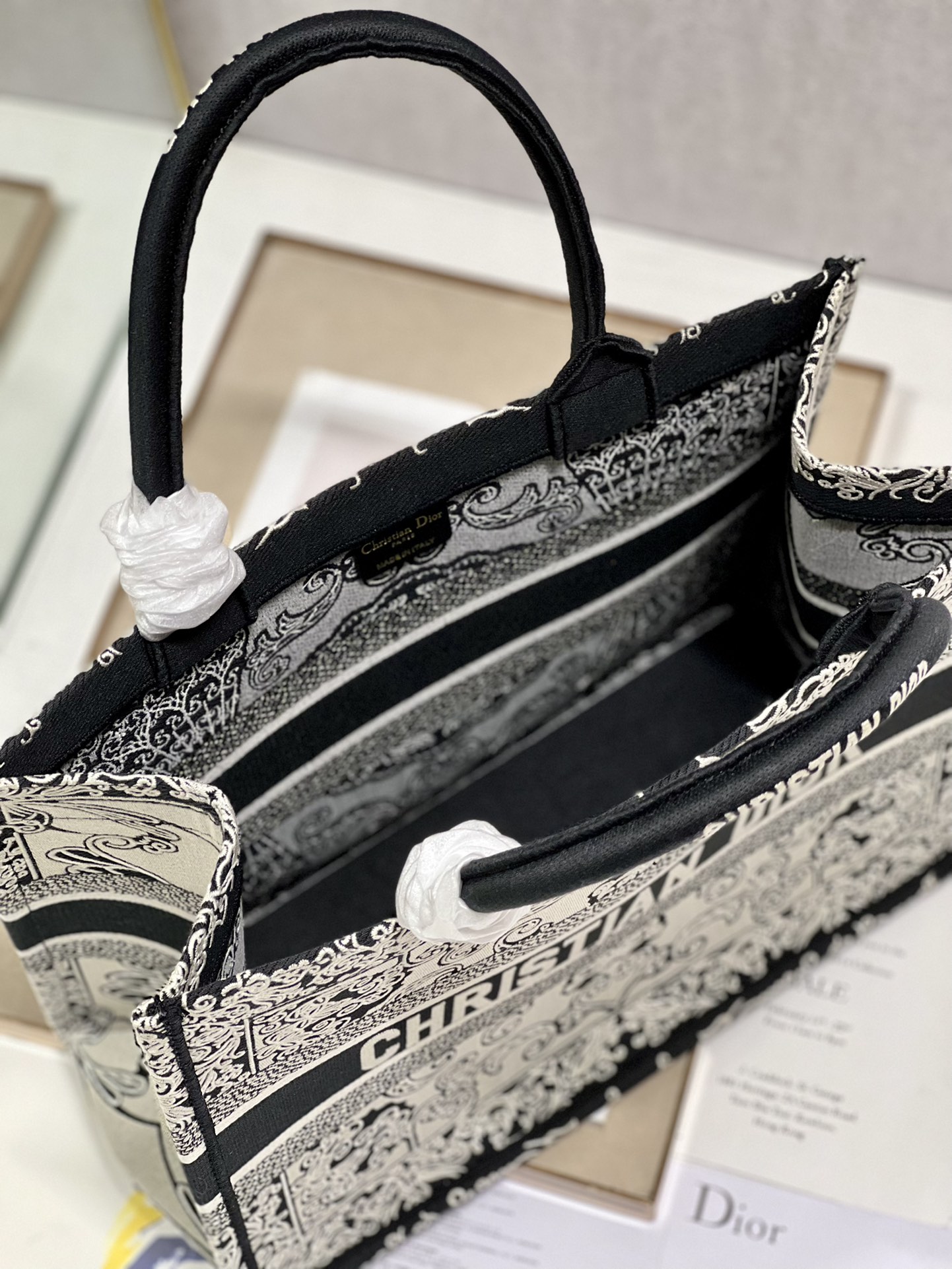 Handbag Dior 1286 size 36  28 cm - vstockx