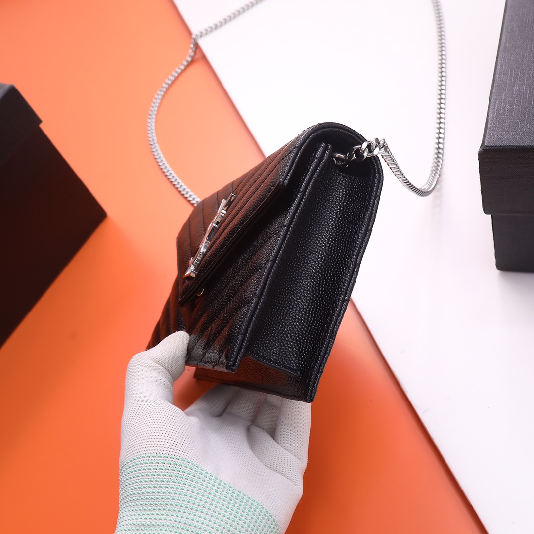 Handbags SAINT LAURENT 393953 size 19x11.5x4 cm - vstockx