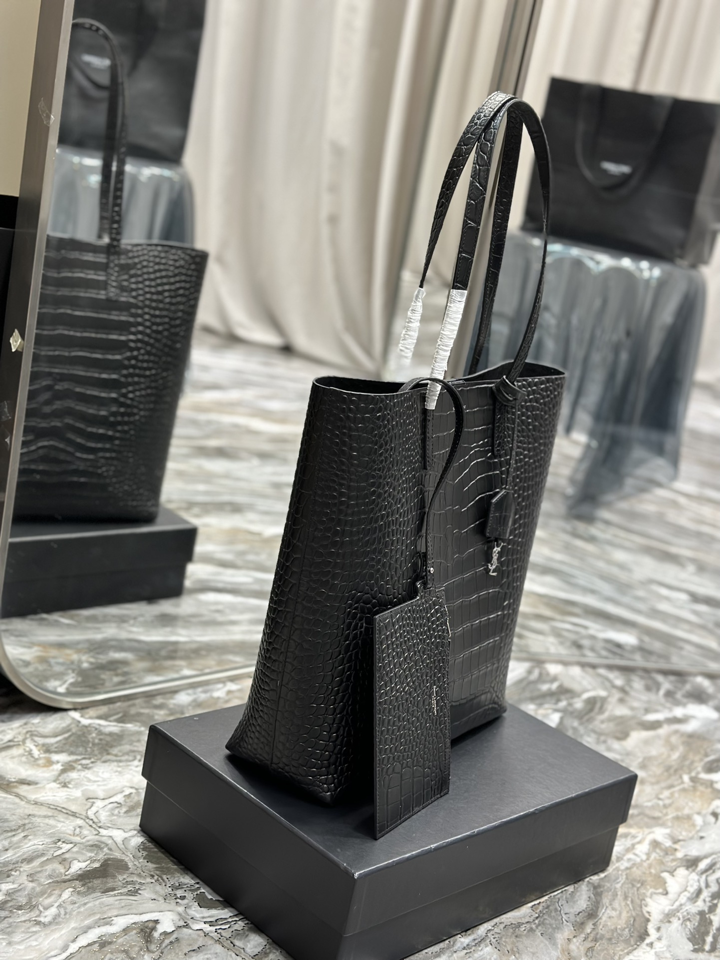 Handbags SAINT LAURENT 600306 size 32.5  35  10.5 cm - vstockx
