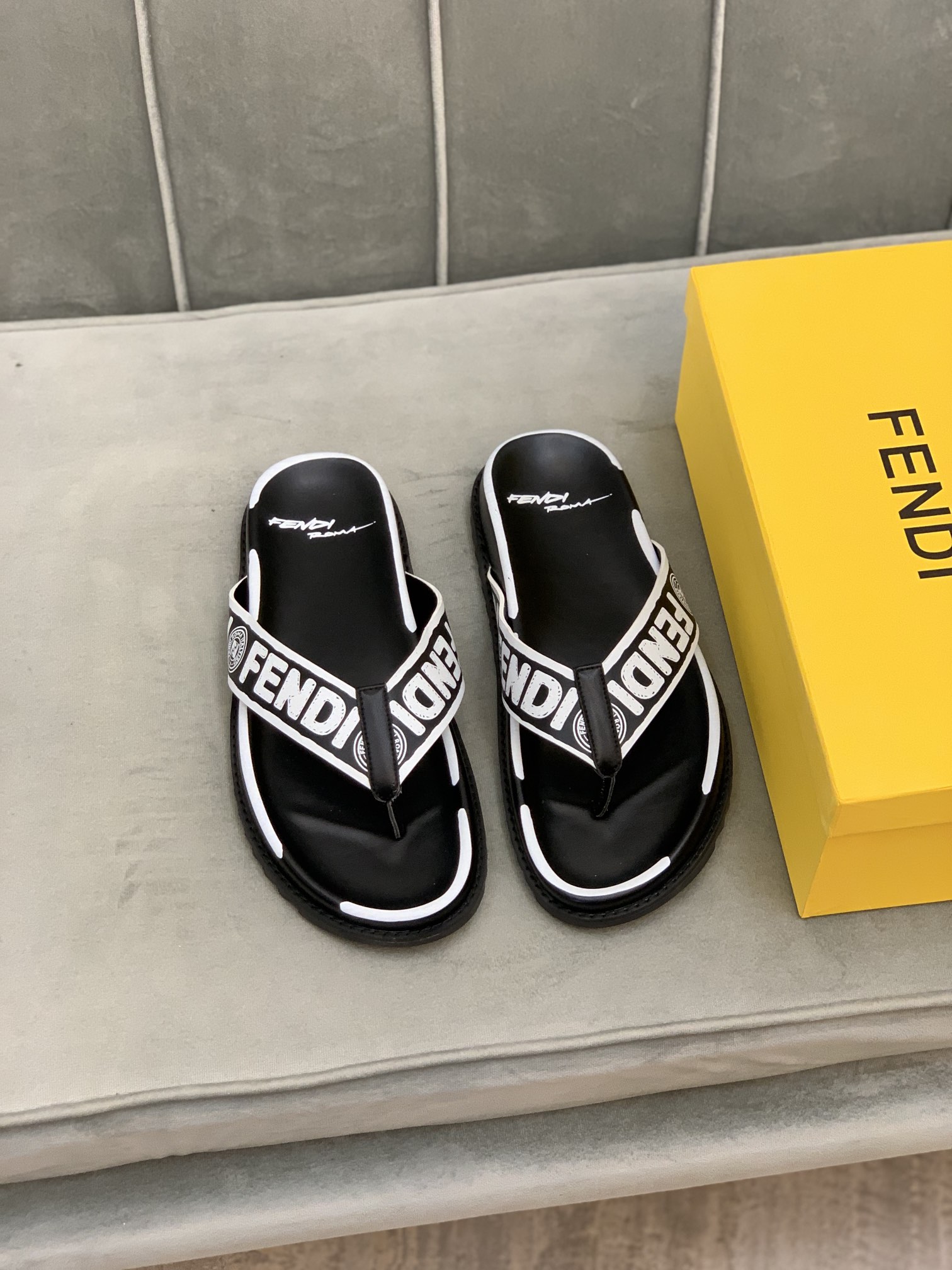 Fendi Slides 5 - vstockx