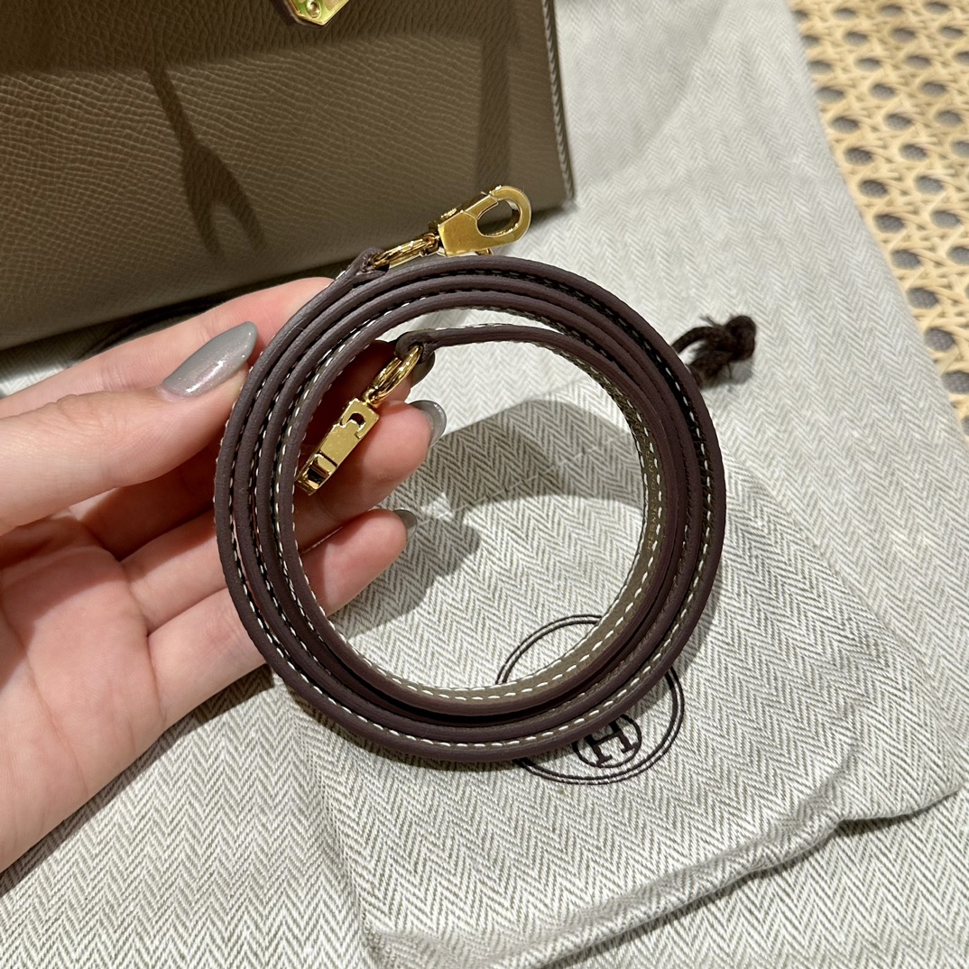 Handbags Hermes mini Kelly size:19cm - vstockx