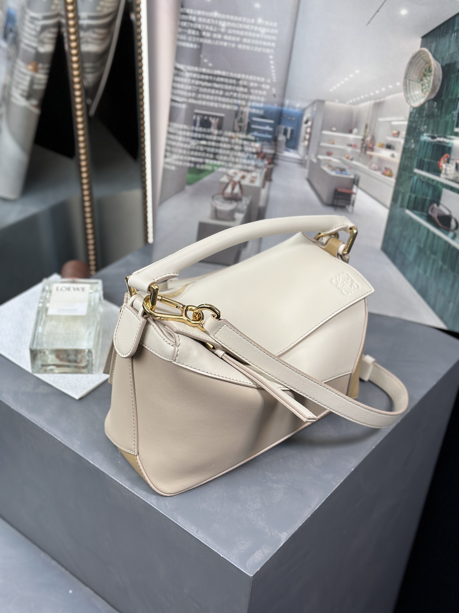 Handbags LOEWE   size:24-10.5-16 cm - vstockx