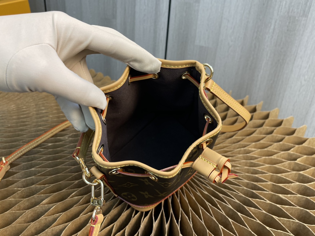 Handbag Louis Vuitton 81266 size 13 x 16 x 10 cm - vstockx