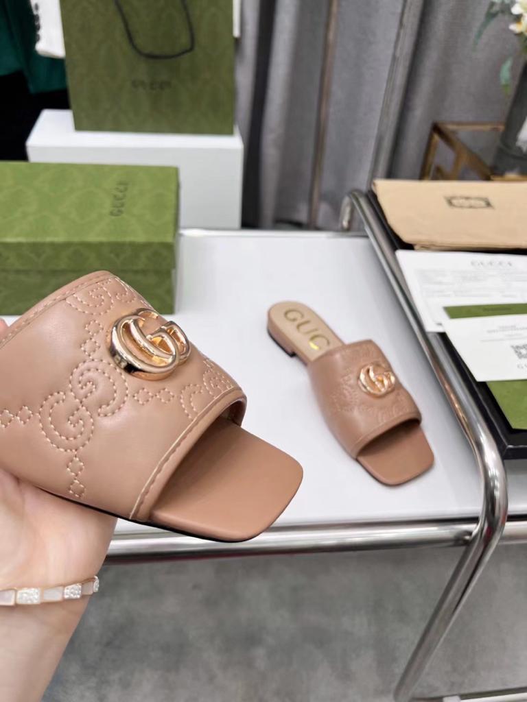 Gucci leather print slides Brown - vstockx