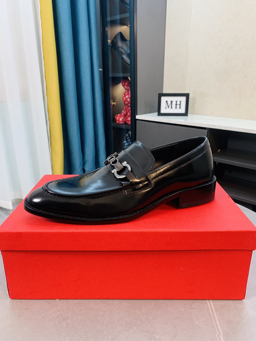 Salvatore Ferragamo Boots 38 - vstockx