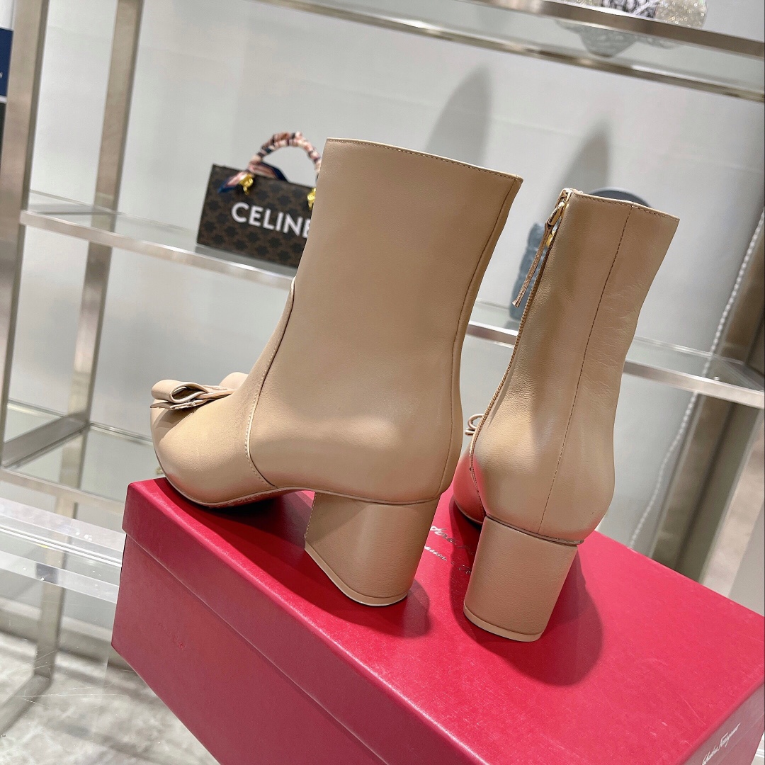 Salvatore Ferragamo Boots 8 - vstockx