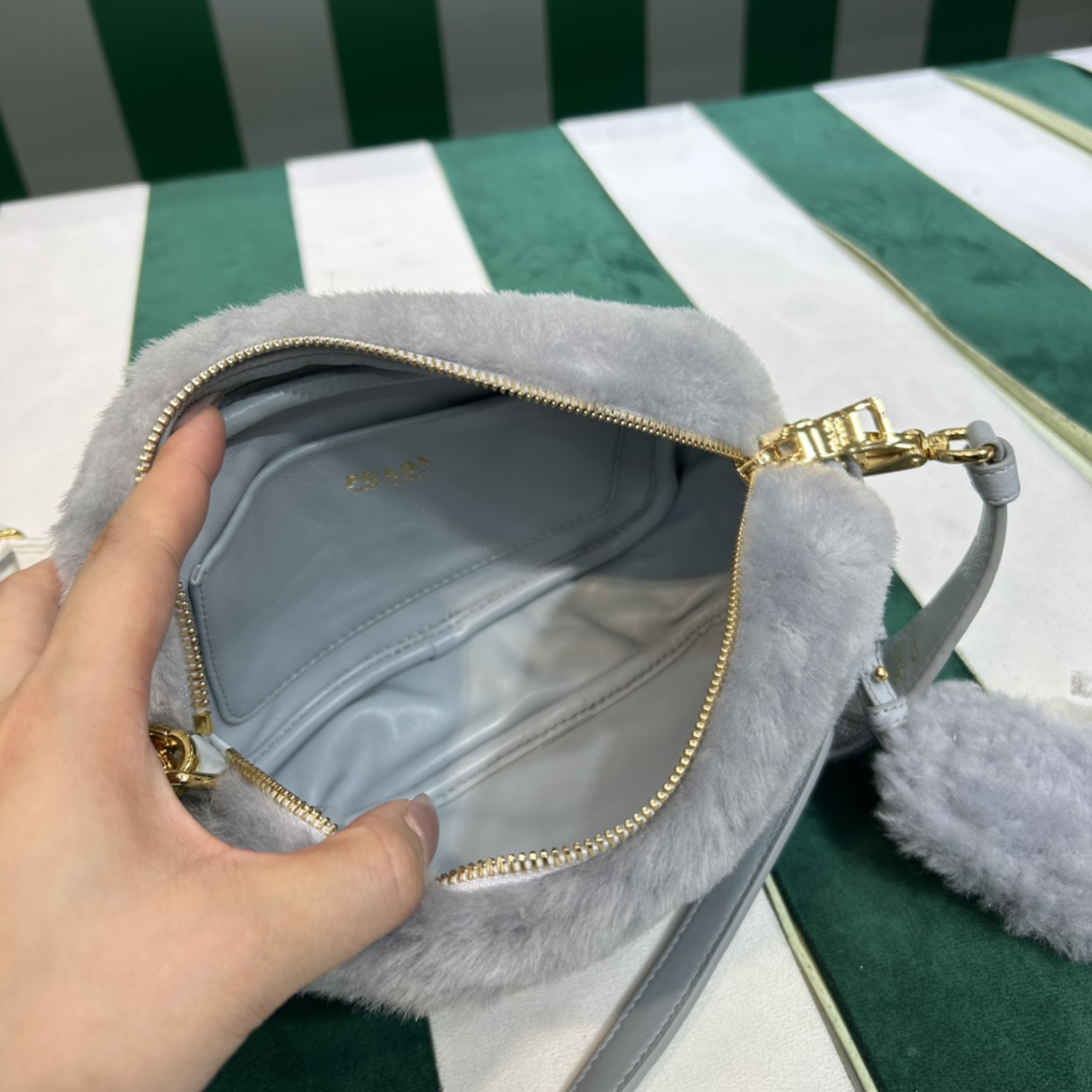 Handbags Prada 1BH192 size:16×6×12 - vstockx