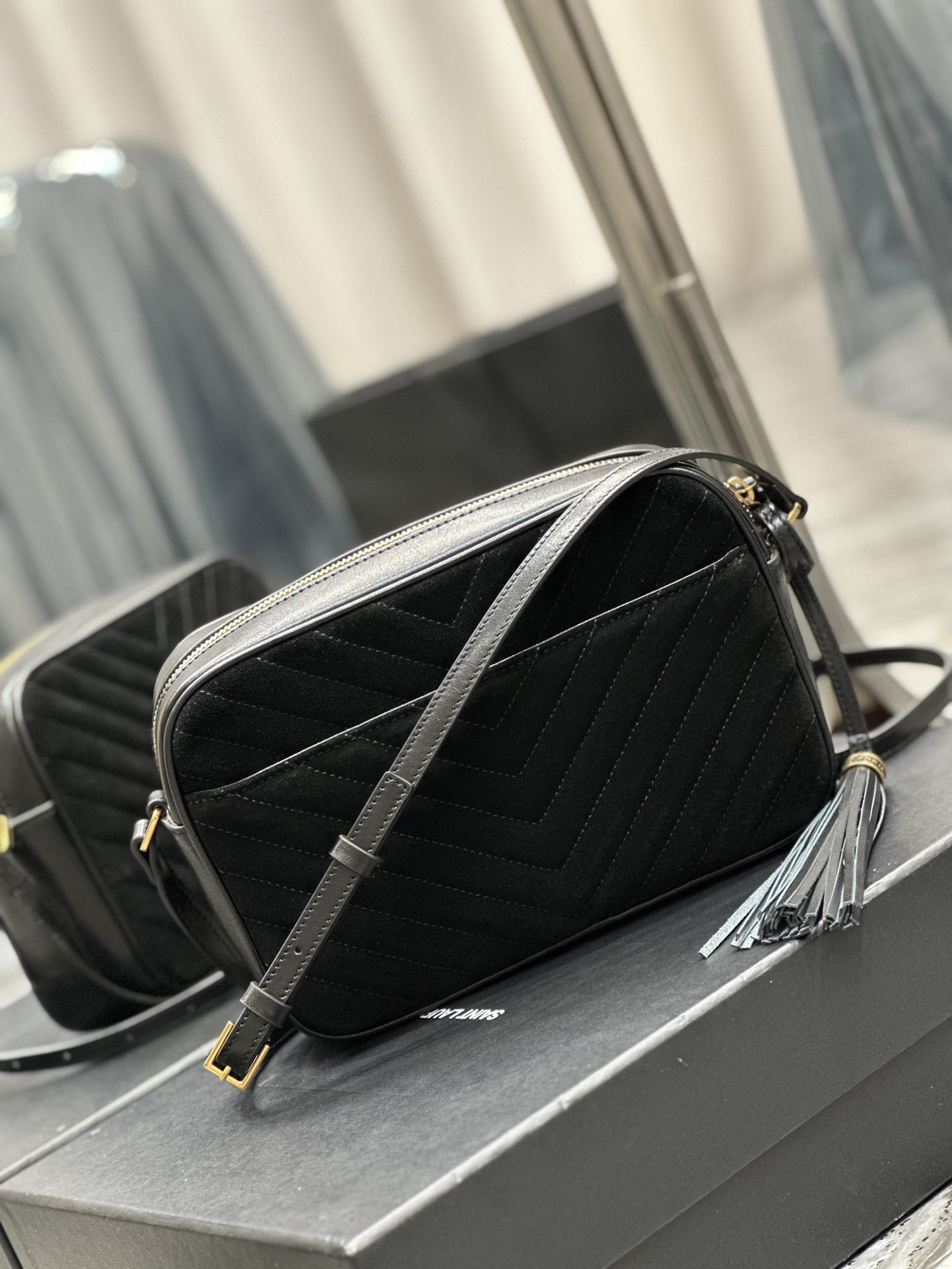 Handbags SAINT LAURENT 520534 size 23x16x6 cm - vstockx