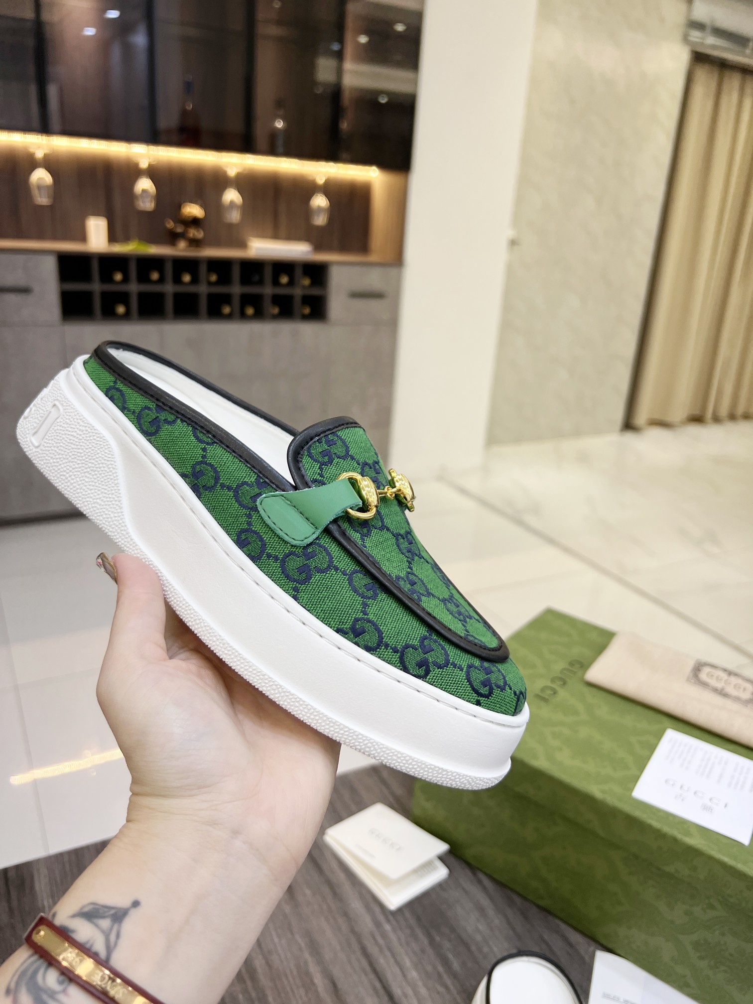 Gucci Women's WOMEN 6 - vstockx