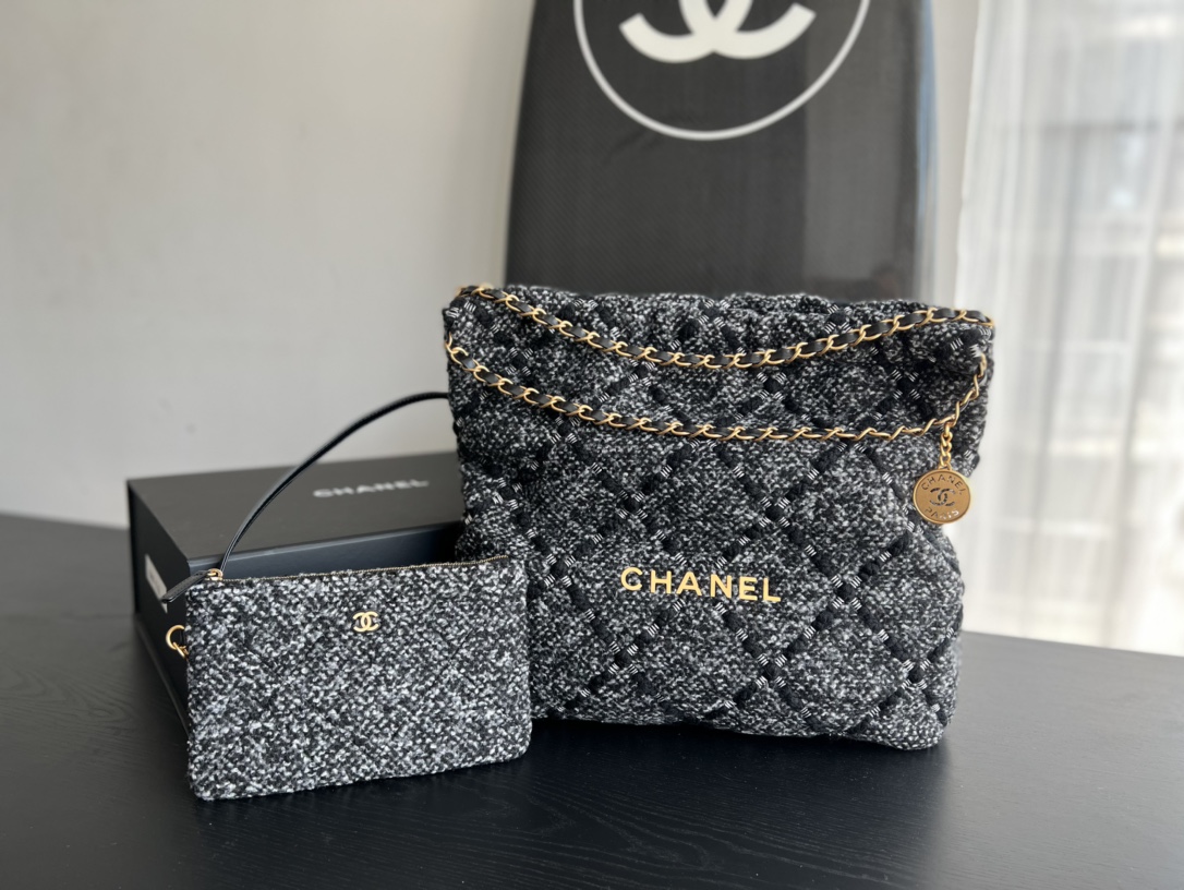 Handbag Chanel 3261 size 39cmx42cmx8 cm - vstockx