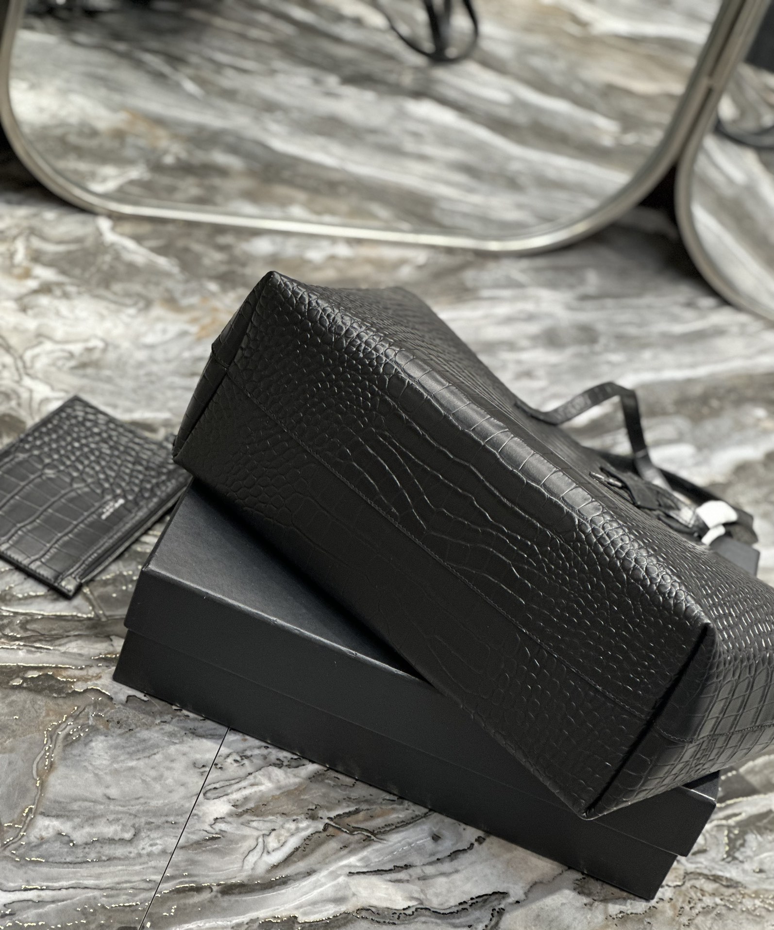 Handbags SAINT LAURENT 394195 size 38  28  13 cm - vstockx