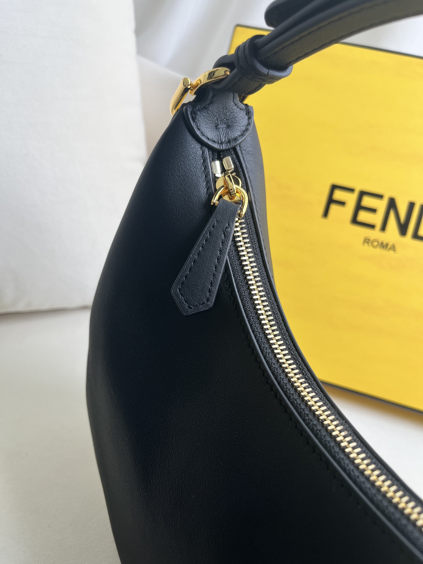 handbags FENDI 205 size:29*24.5*10cm - vstockx