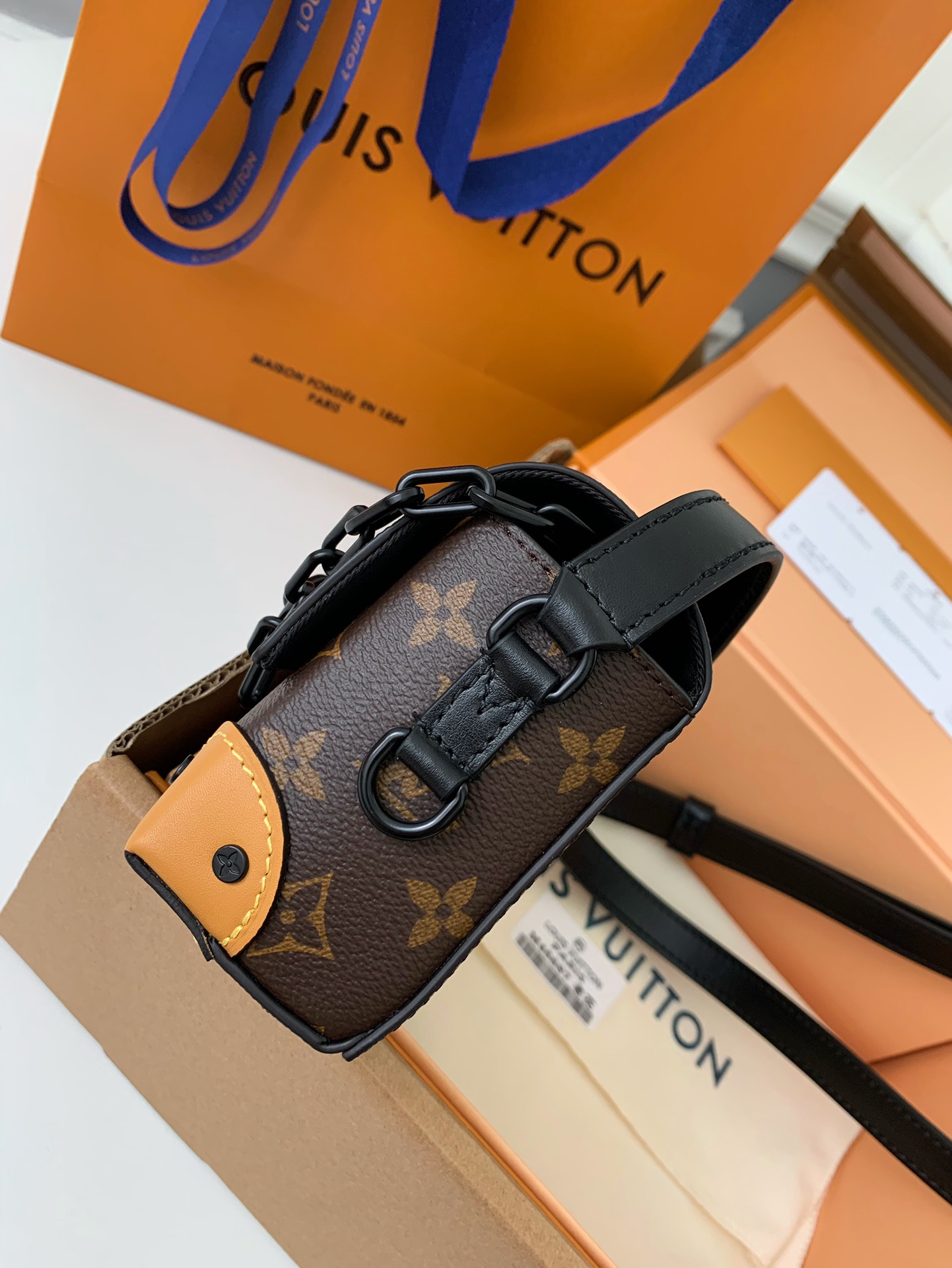 Handbags Louis Vuitton M82534 size:18*1*6.5 cm - vstockx