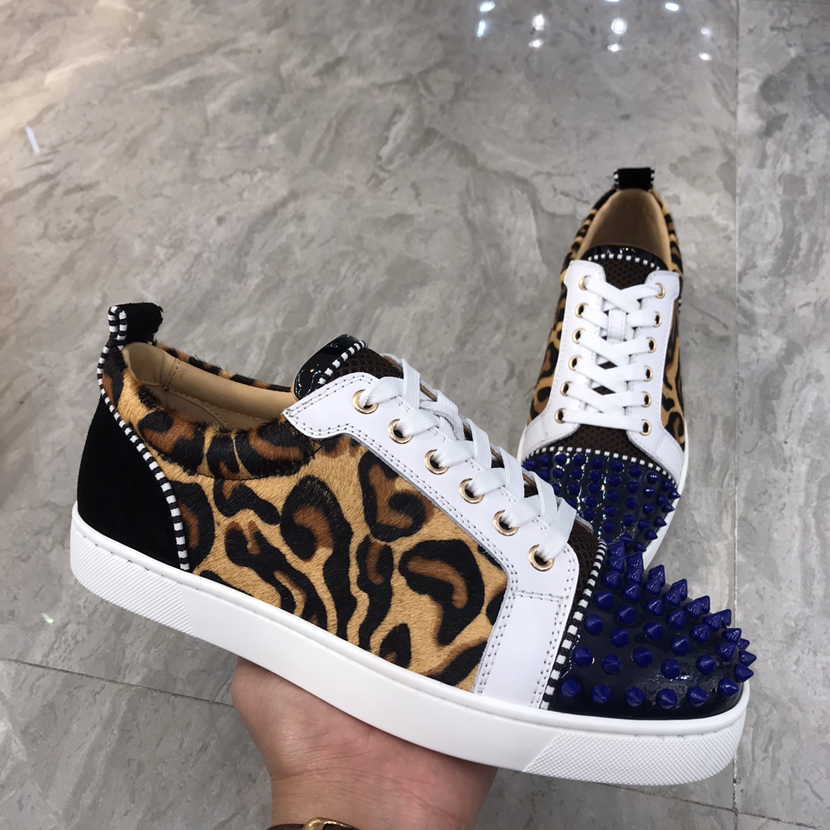 Christian Louboutin Louis Junior Spikes Orlato Flat Sneakers 59 - vstockx