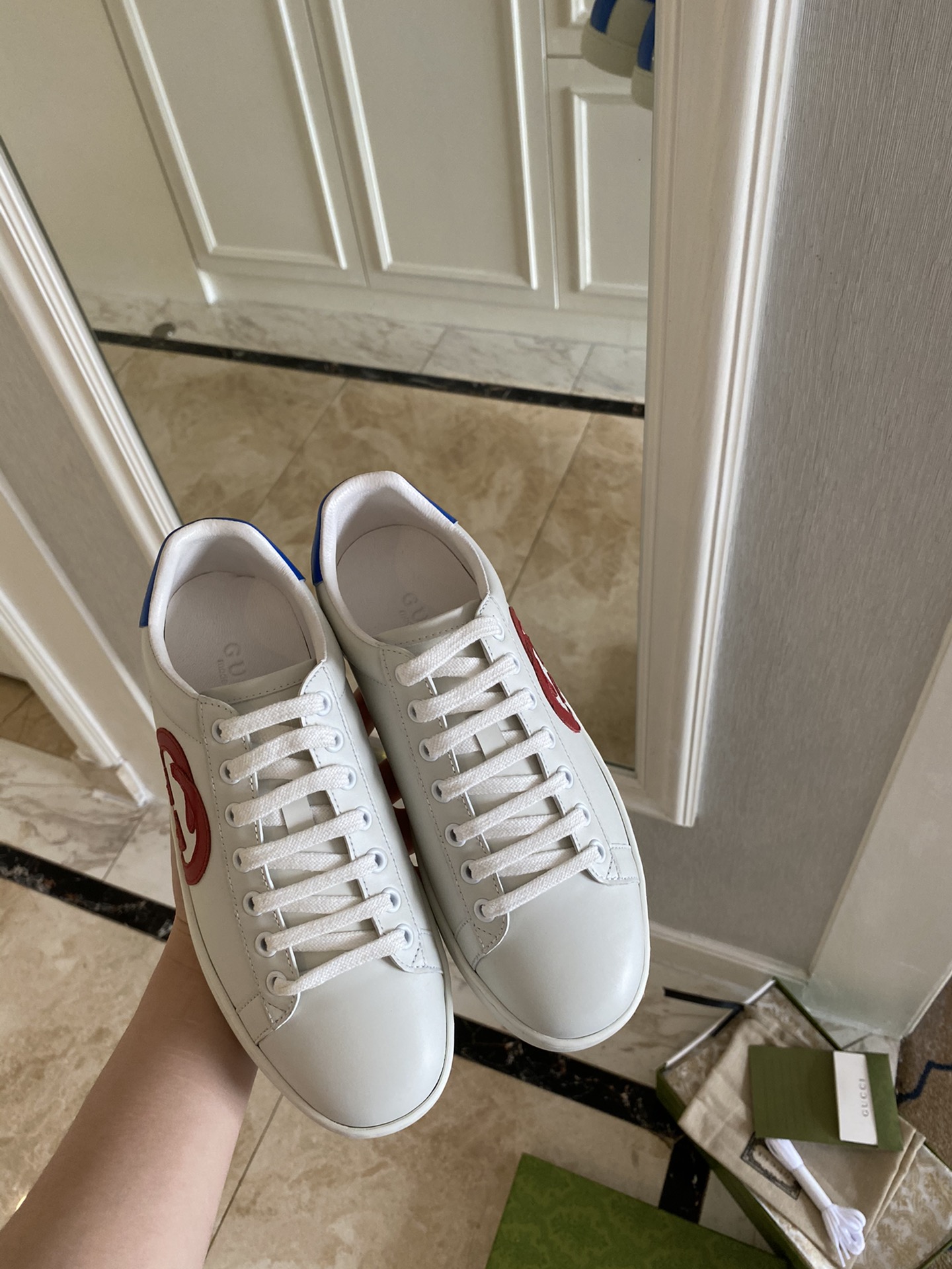 Gucci Women's Ace sneaker with bee sneaker 4 - vstockx