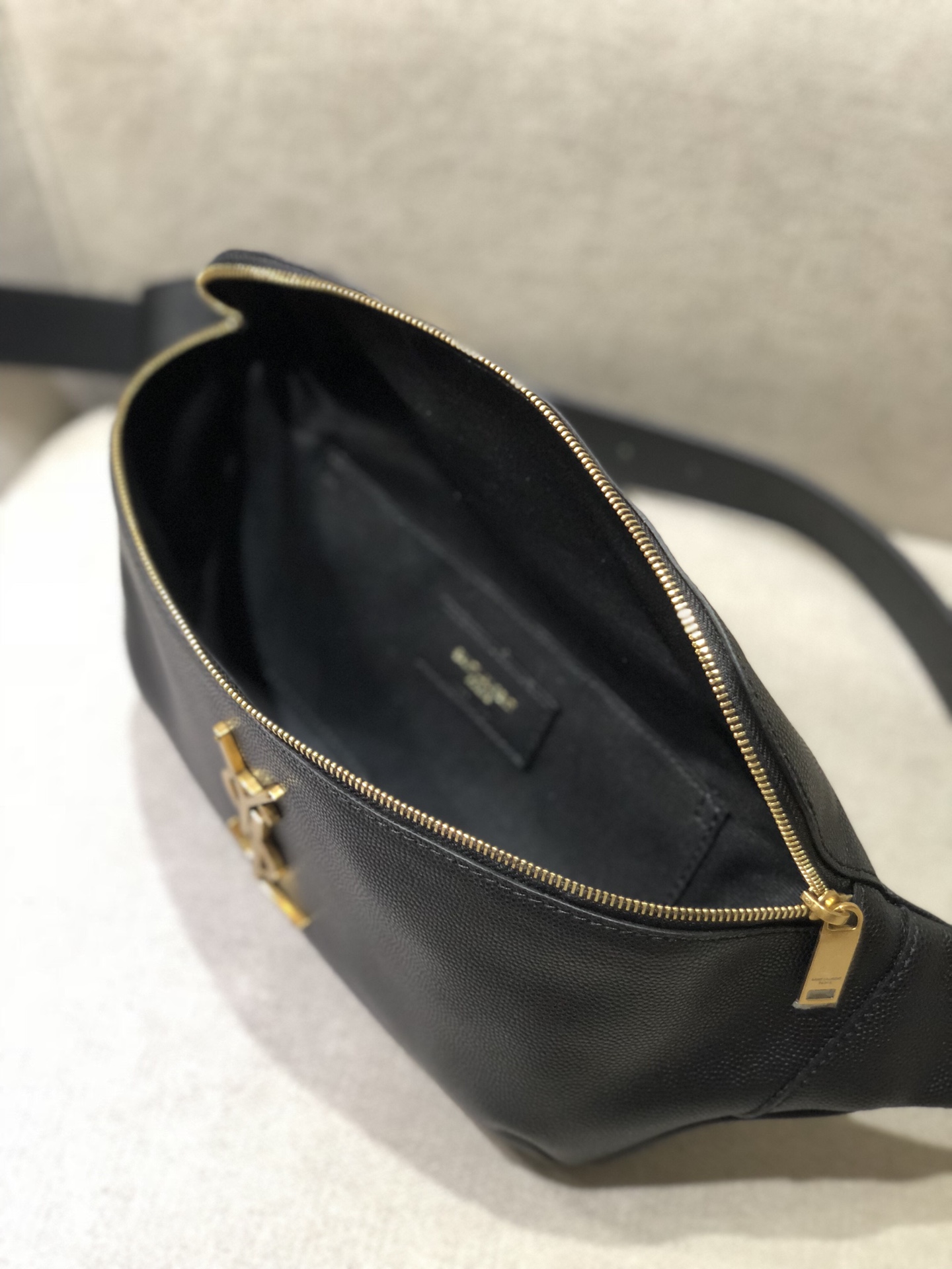Handbags SAINT LAURENT 569737 size 25  14  3.5 cm - vstockx