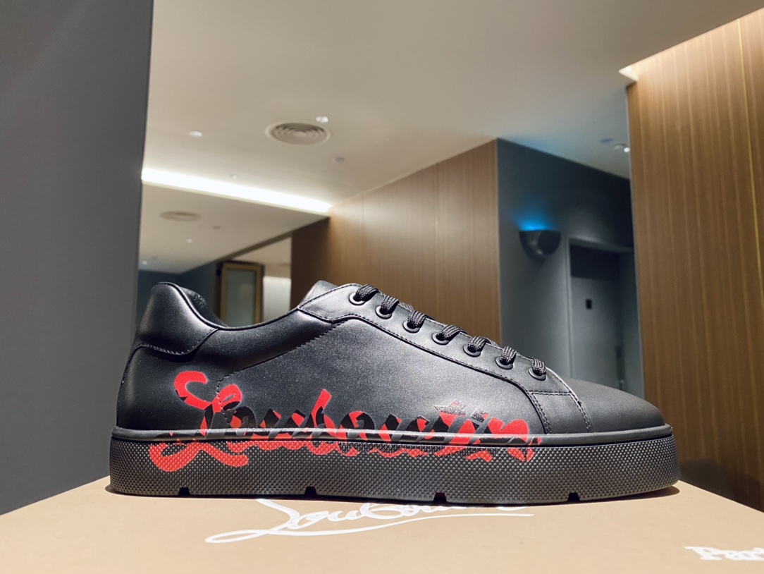 Christian Louboutin Low Top Sneakers 3 - vstockx