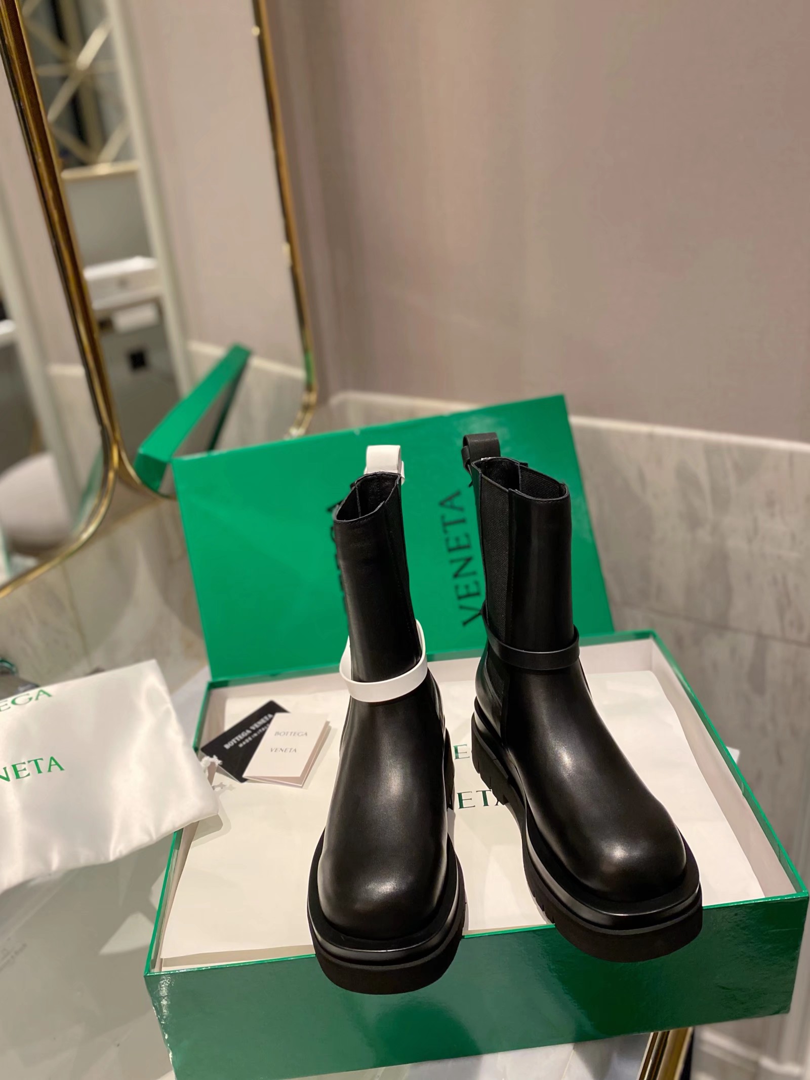 Bottega Veneta Boots 31 - vstockx