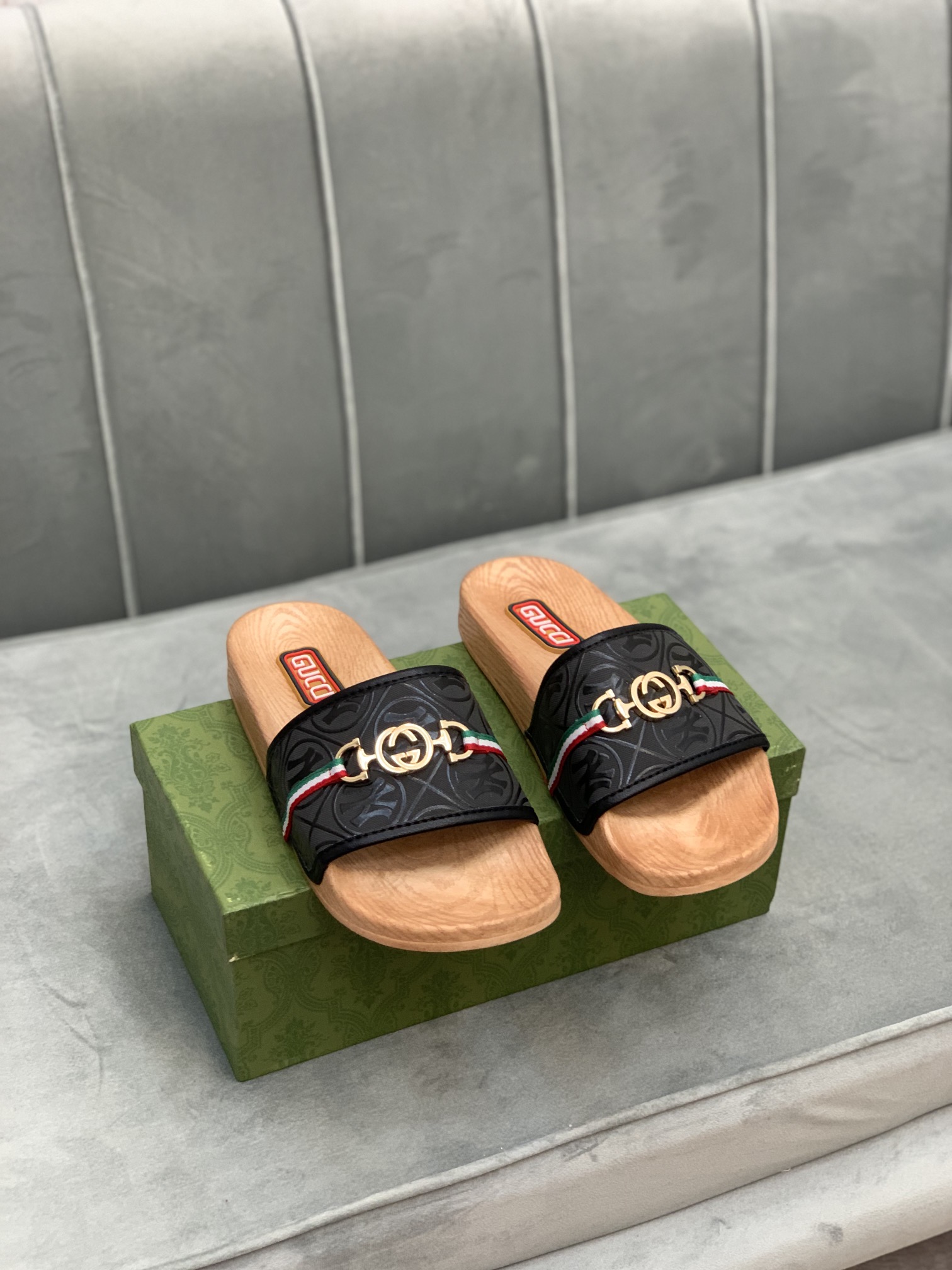 Gucci Slippers 53 - vstockx