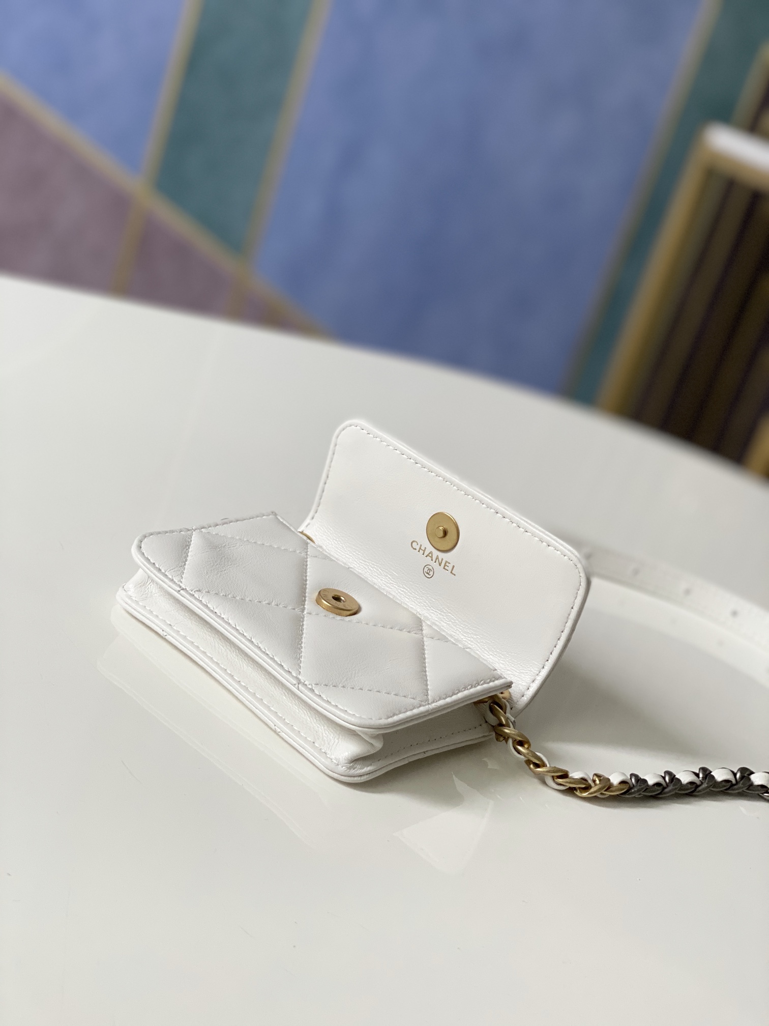 Handbag Chanel 81166 size 12 8.5 2.5 cm - vstockx