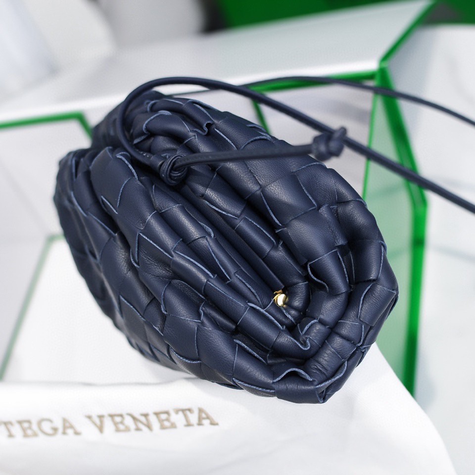 handbags Bottega Veneta The pouch size:23*13*8 - vstockx